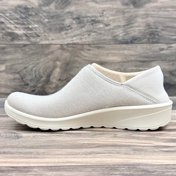 NIB Bzees Getaway 9M Beige Slip On Comfort Mule Sneakers - Picture 7 of 11